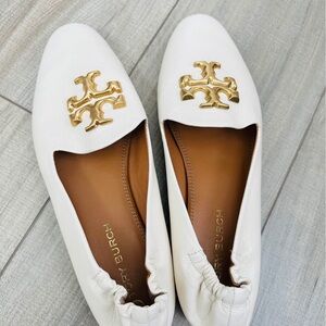 Tory Burch Cream Leather Loafers with Gold Emblem